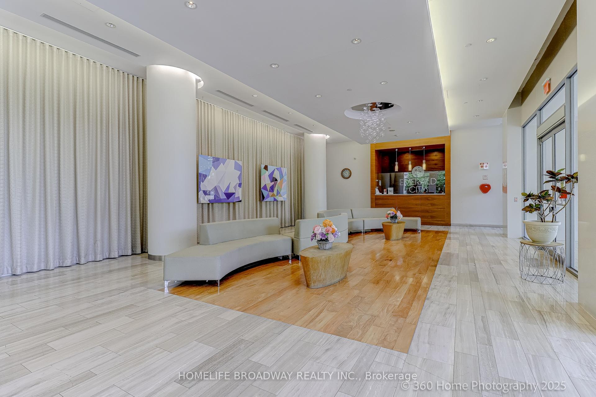 2 Bedrooms Condo at 62 Forest Manor, Toronto For sale