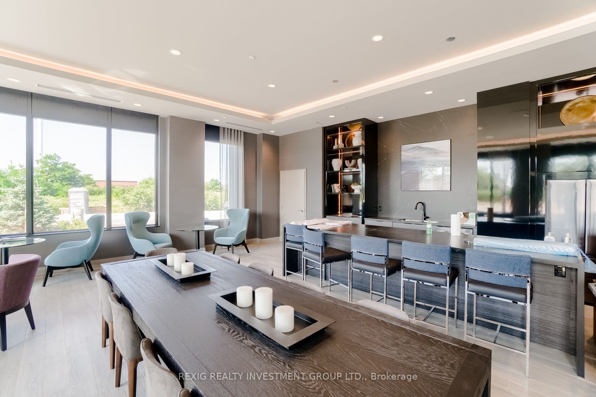 95 DUNDAS Street W, #613