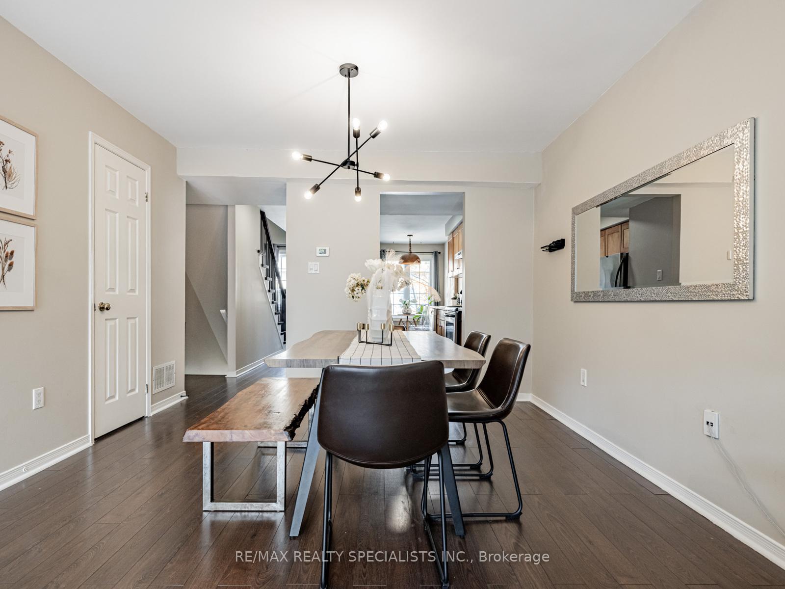 2 Bedrooms Condo at 2055 WALKERS, Burlington For sale