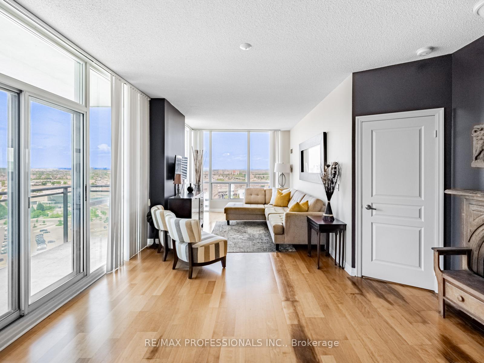 2 Bedrooms Condo at 3939 Duke of York, Mississauga For sale
