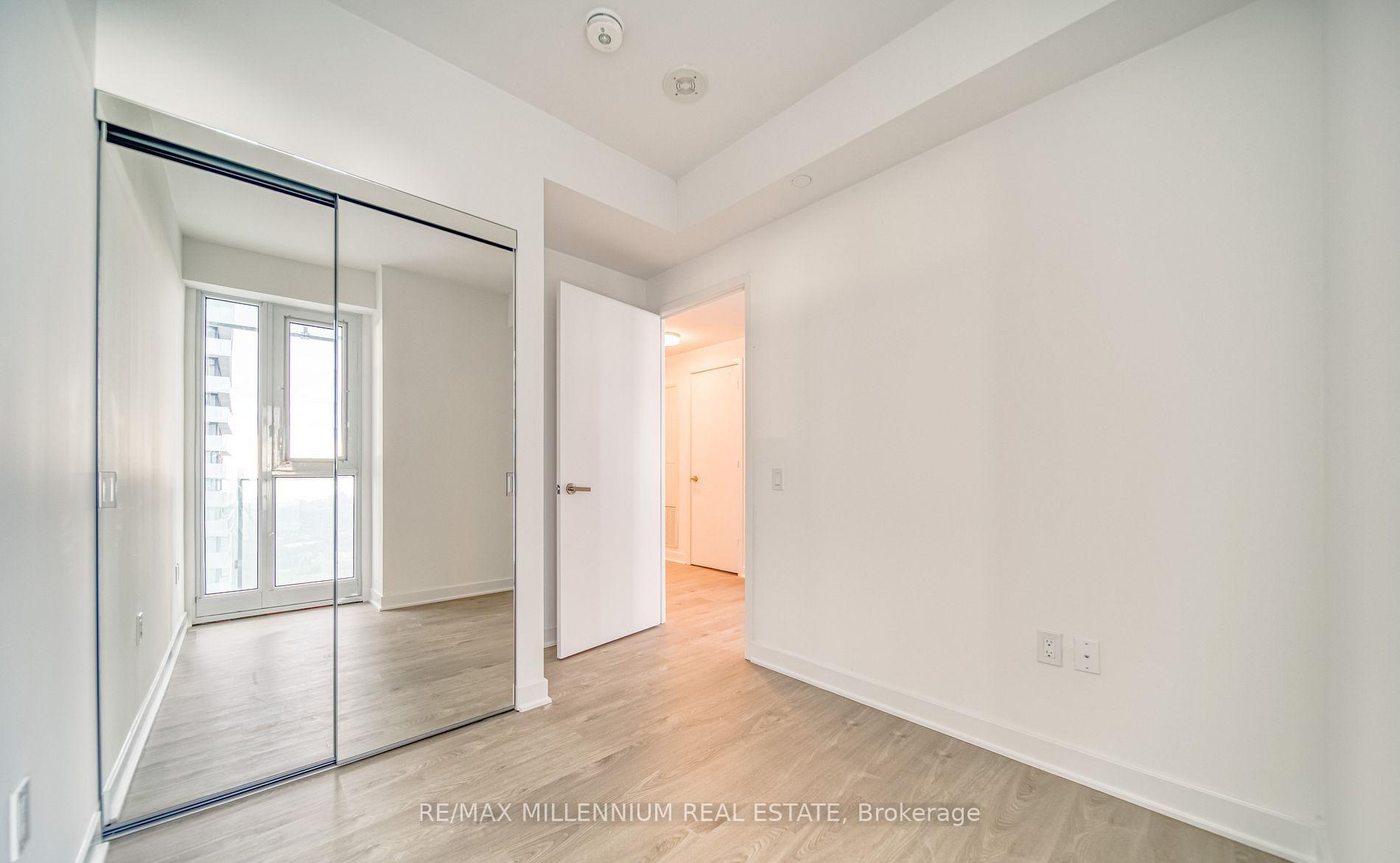 2 Bedrooms Condo at 3900 Confederation, Mississauga For sale
