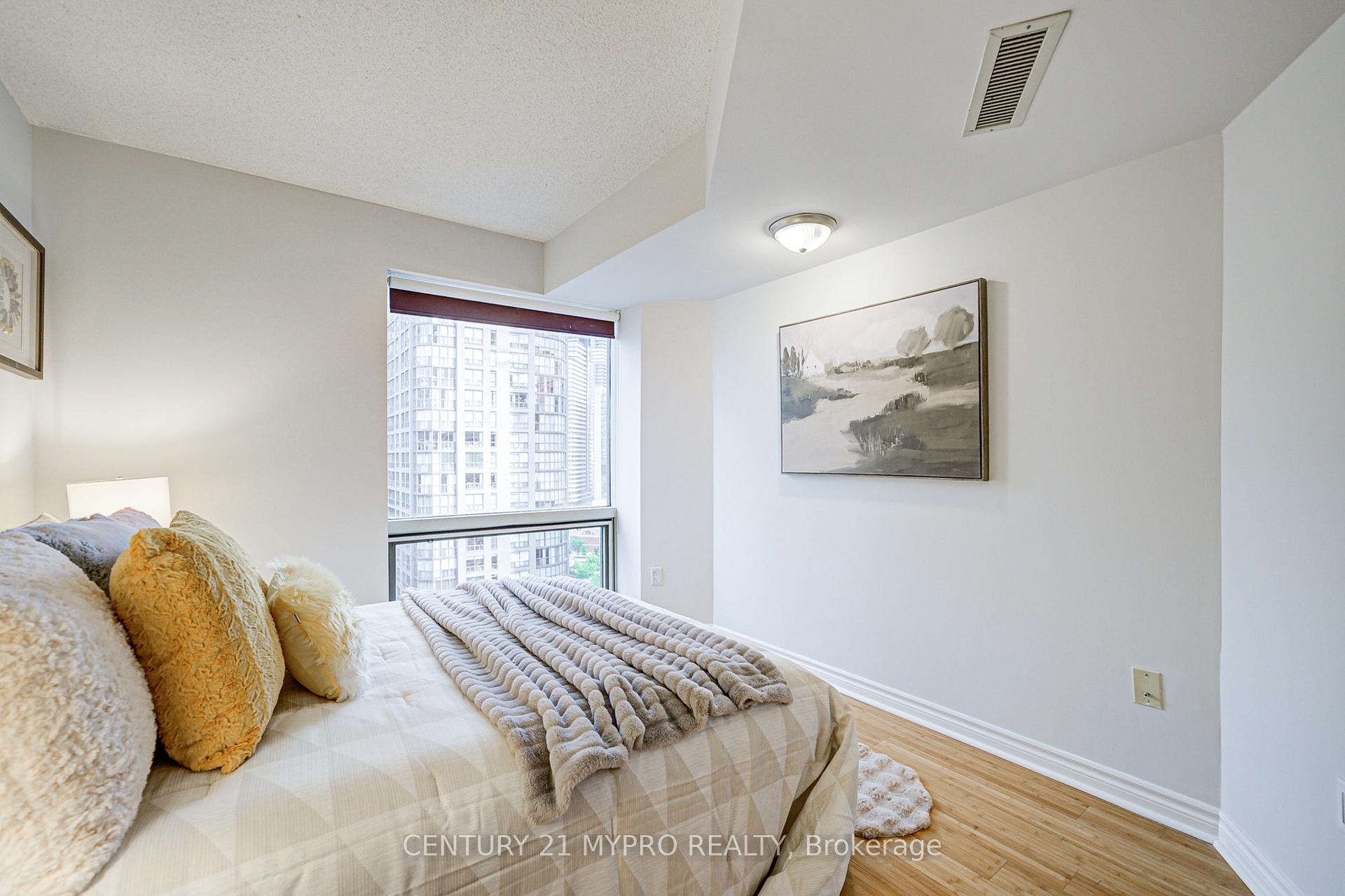 2 Bedrooms Condo at 1001 Bay, Toronto For sale