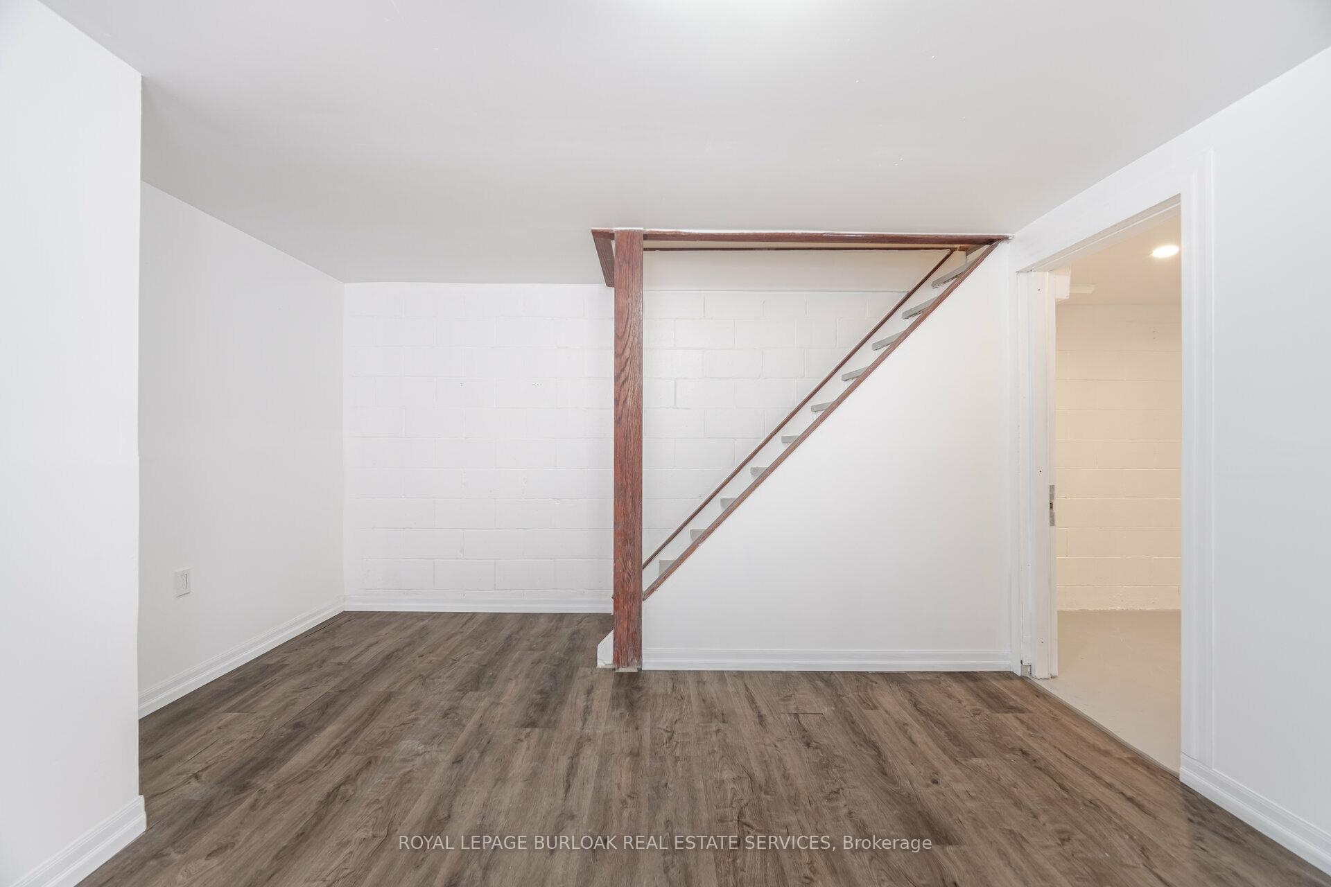 2 Bedrooms Condo at 1116 Homewood, Burlington For sale