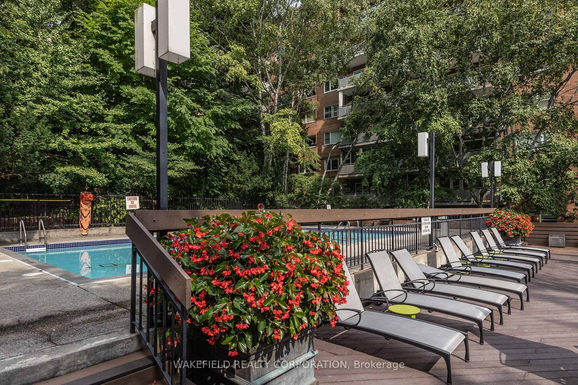 2 Bedrooms Co-op at 21 Dale,  Toronto For sale