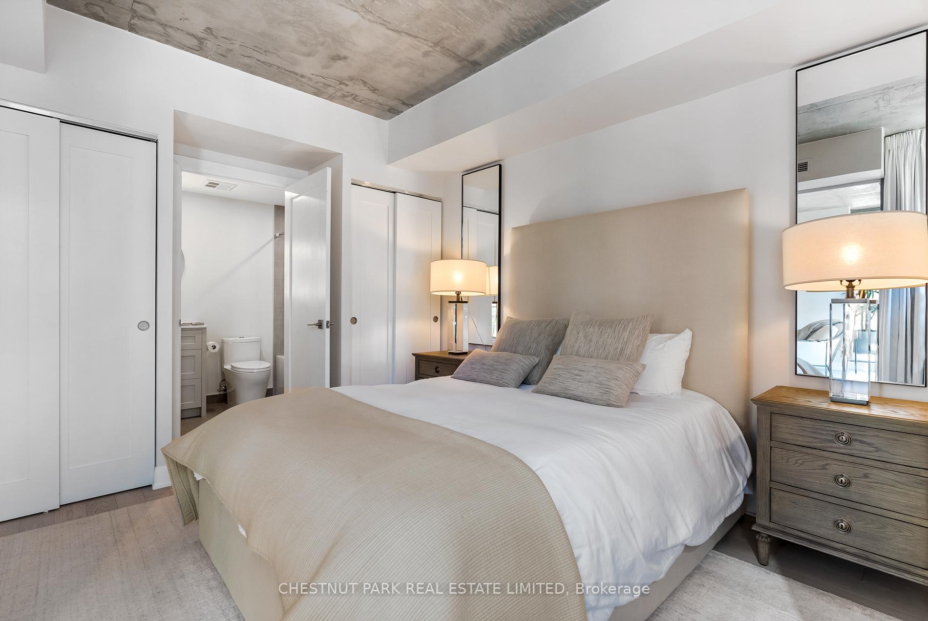 2 Bedrooms Condo at 285 Mutual, Toronto For sale