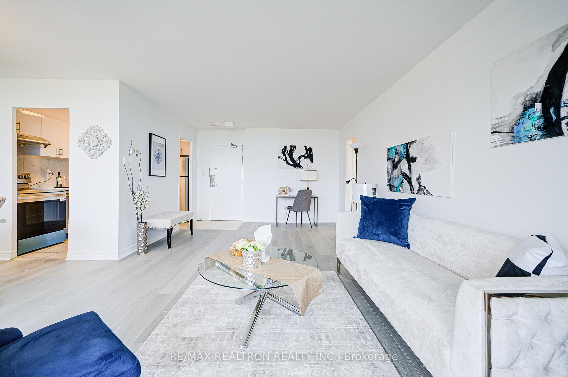 2 Bedrooms Condo at 5 Massey, Toronto For sale