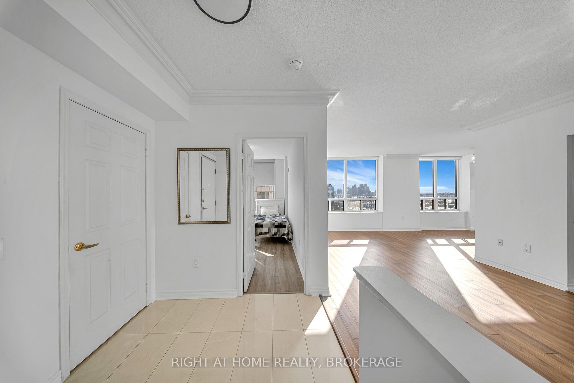2 Bedrooms Condo at 55 STRATHAVEN, Mississauga For sale