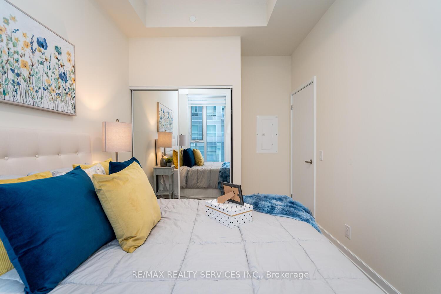 2 Bedrooms Condo at 20 Tubman, Toronto For sale