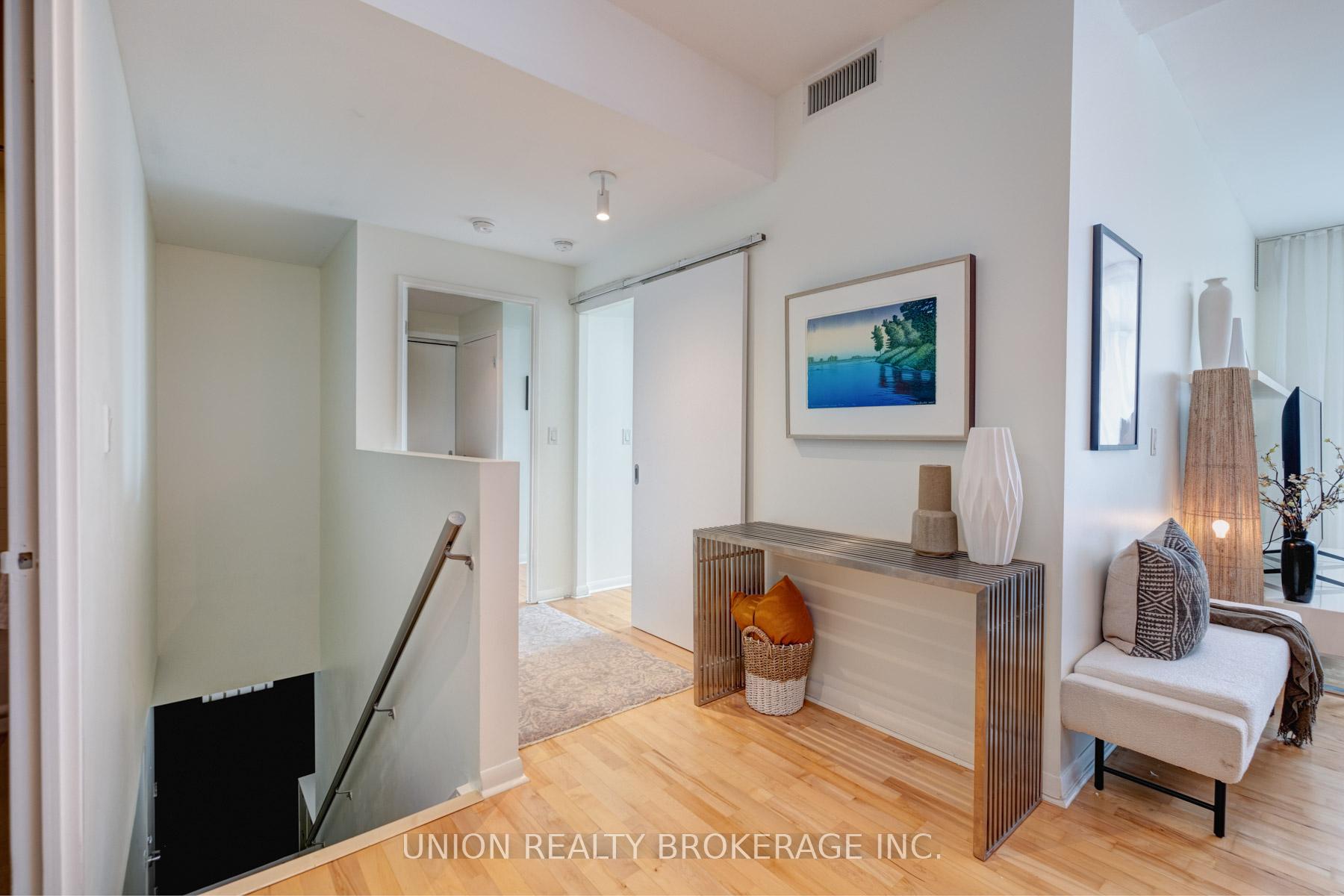 2 Bedrooms Condo at 333 Adelaide, Toronto For sale