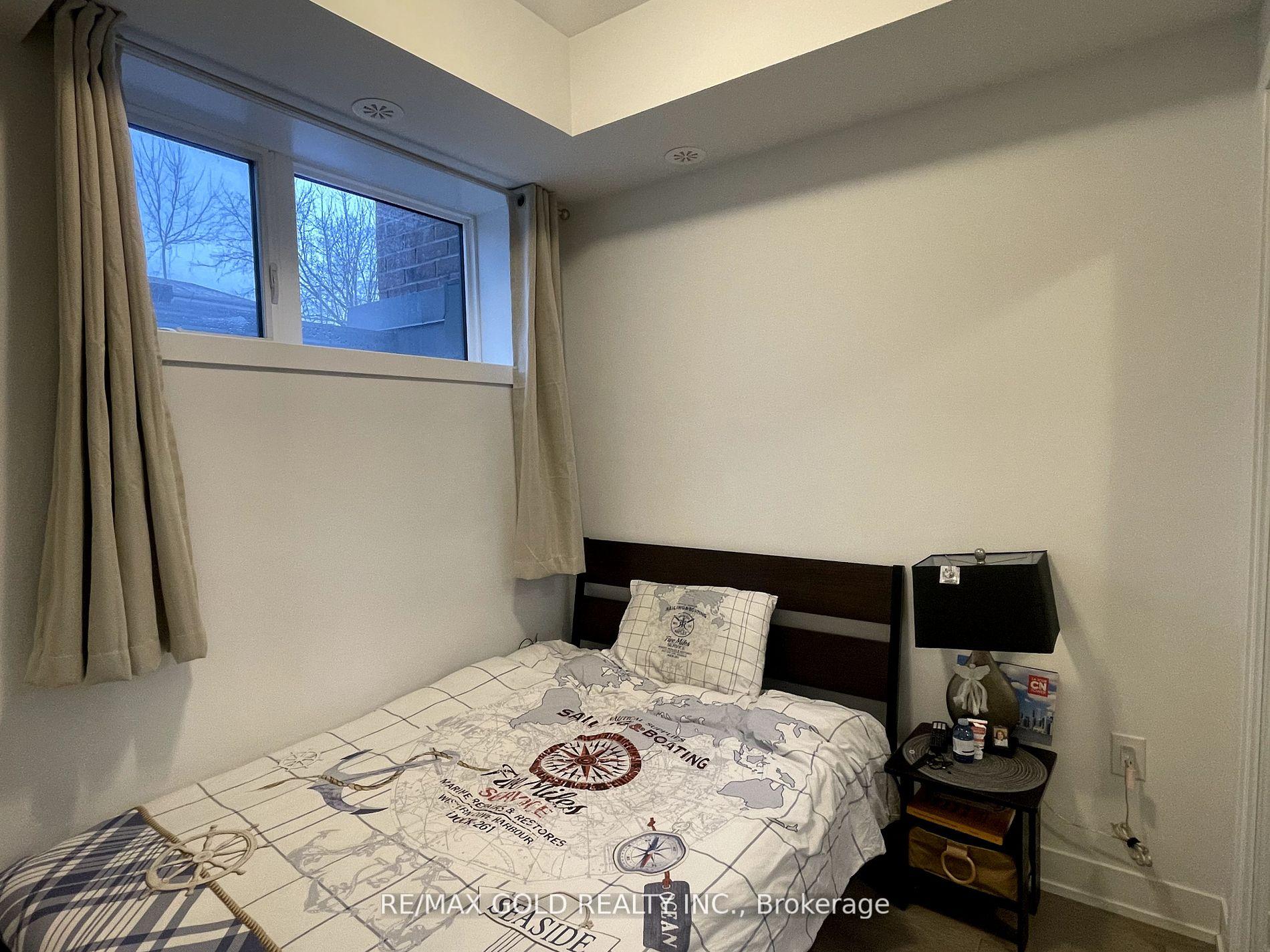 2 Bedrooms Condo at 1115 Douglas McCurdy Comm, Mississauga For sale