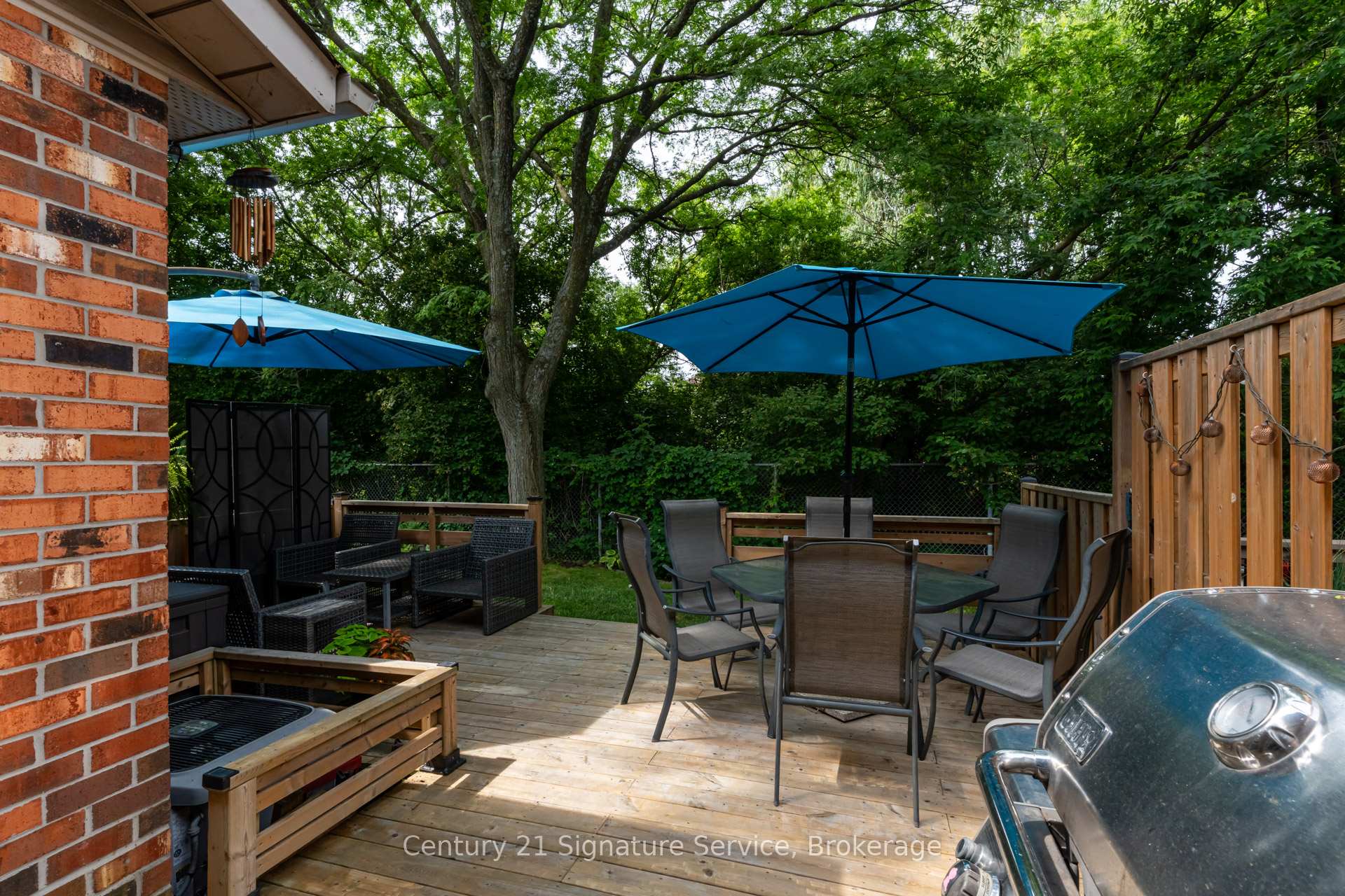 3 Bedrooms Condo at 2230 Walkers, Burlington For sale