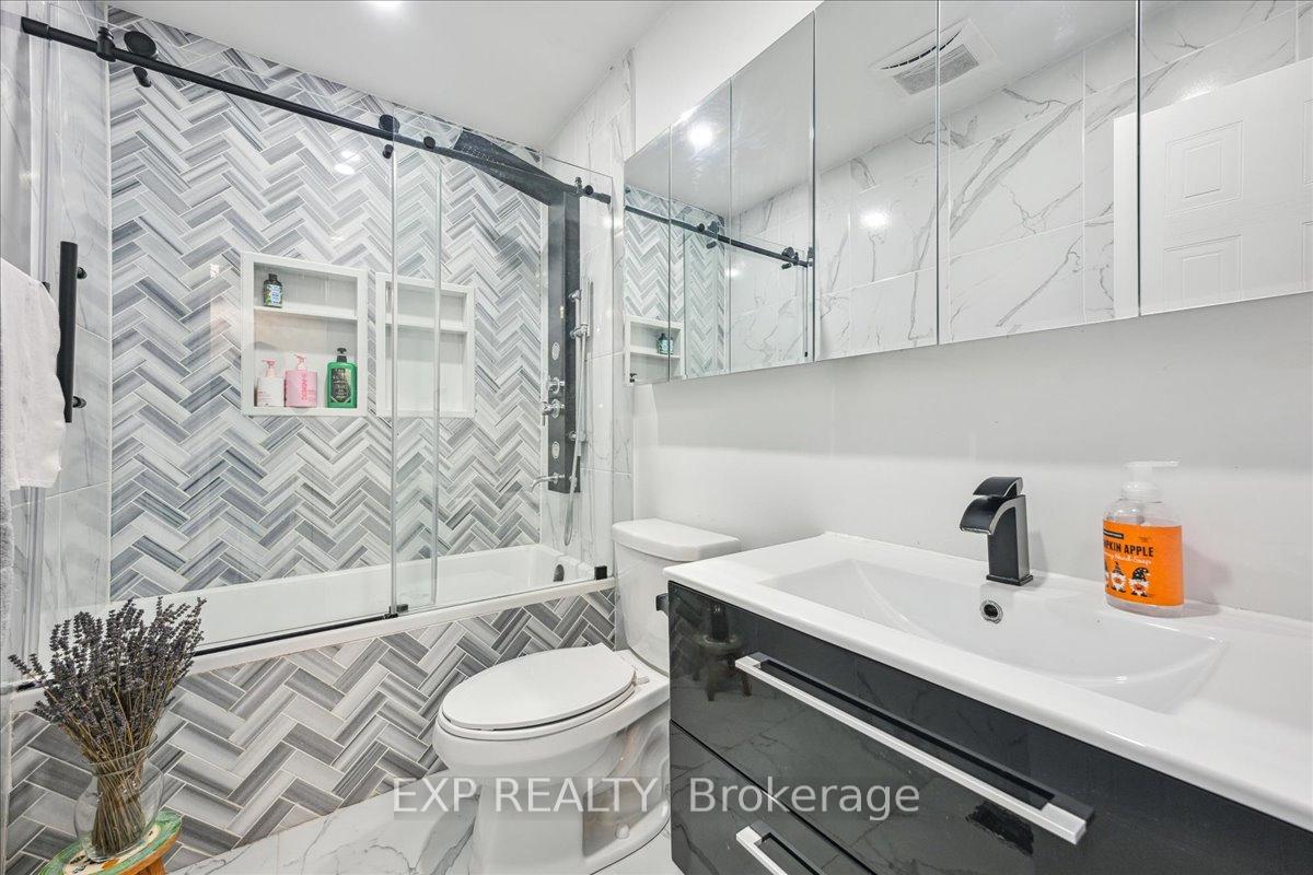 3 Bedrooms Condo at 2920 Headon Forest, Burlington For sale
