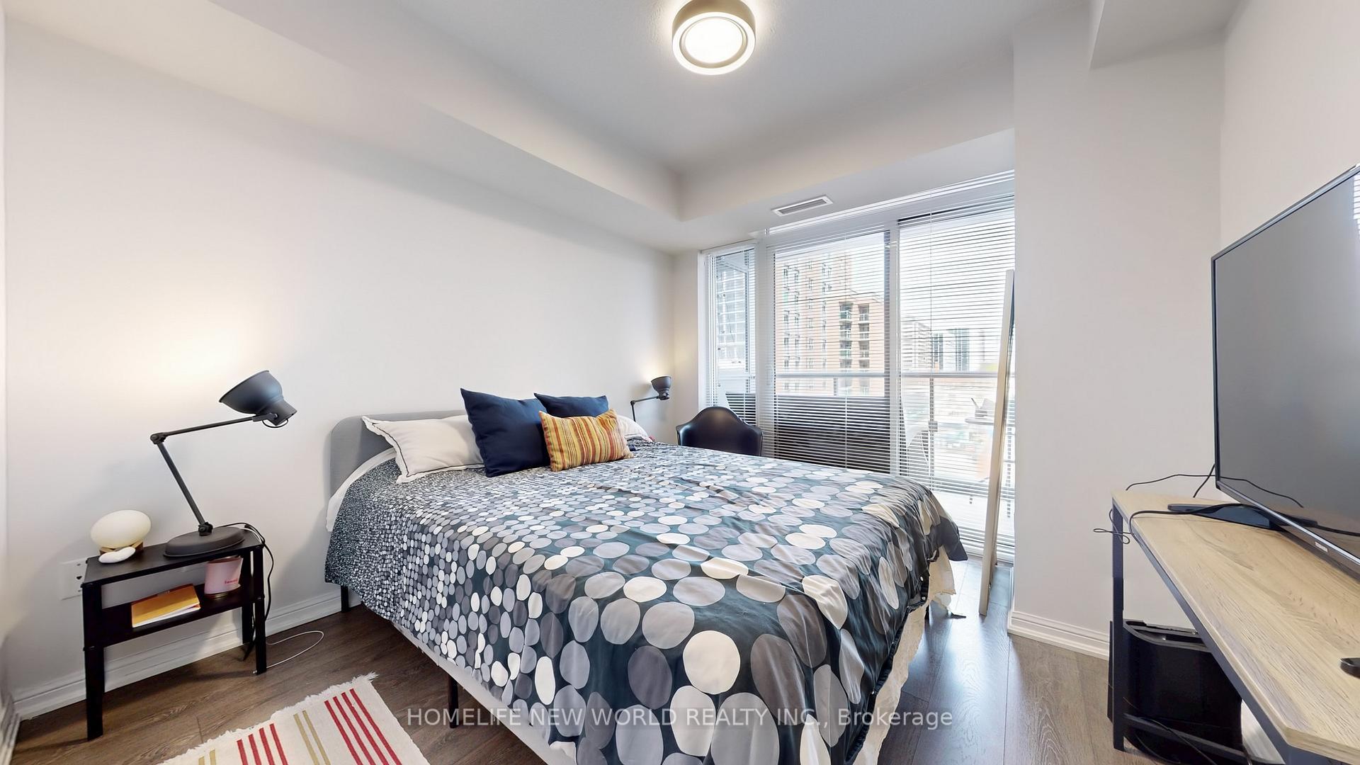 2 Bedrooms Condo at 400 Adelaide, Toronto For sale