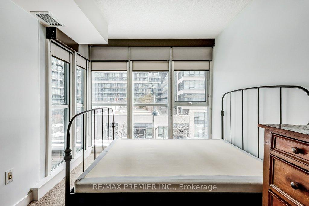 2 Bedrooms Condo at 10 Capreol, Toronto For sale