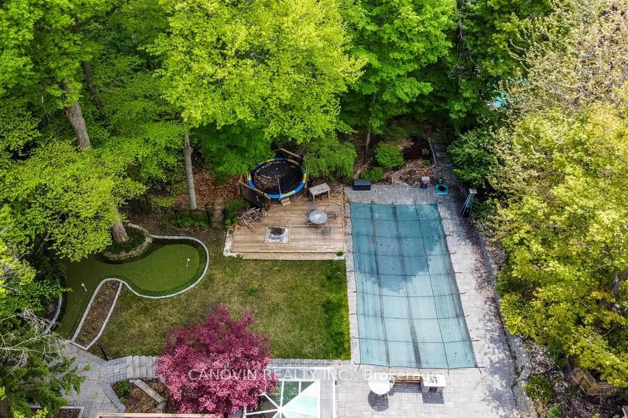2410 Lionheart Crescent, Mississauga, ON L5K 1S3