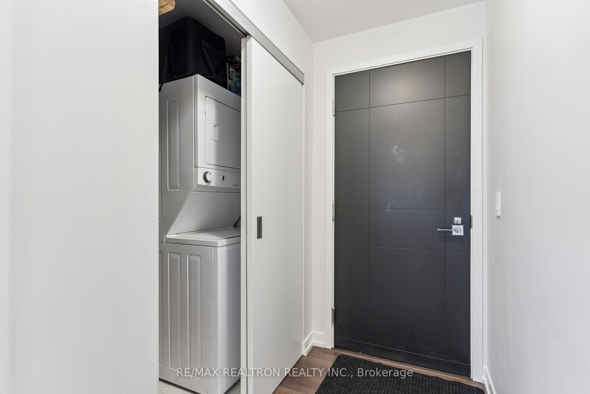 2 Bedrooms Condo at 89 Dunfield, Toronto For sale