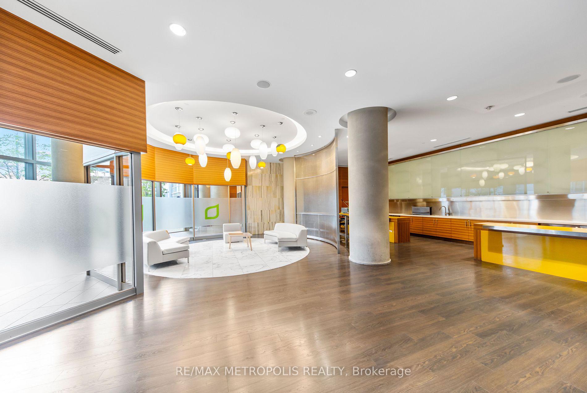 1 Bedroom Condo at 135 Village Green, Toronto For sale