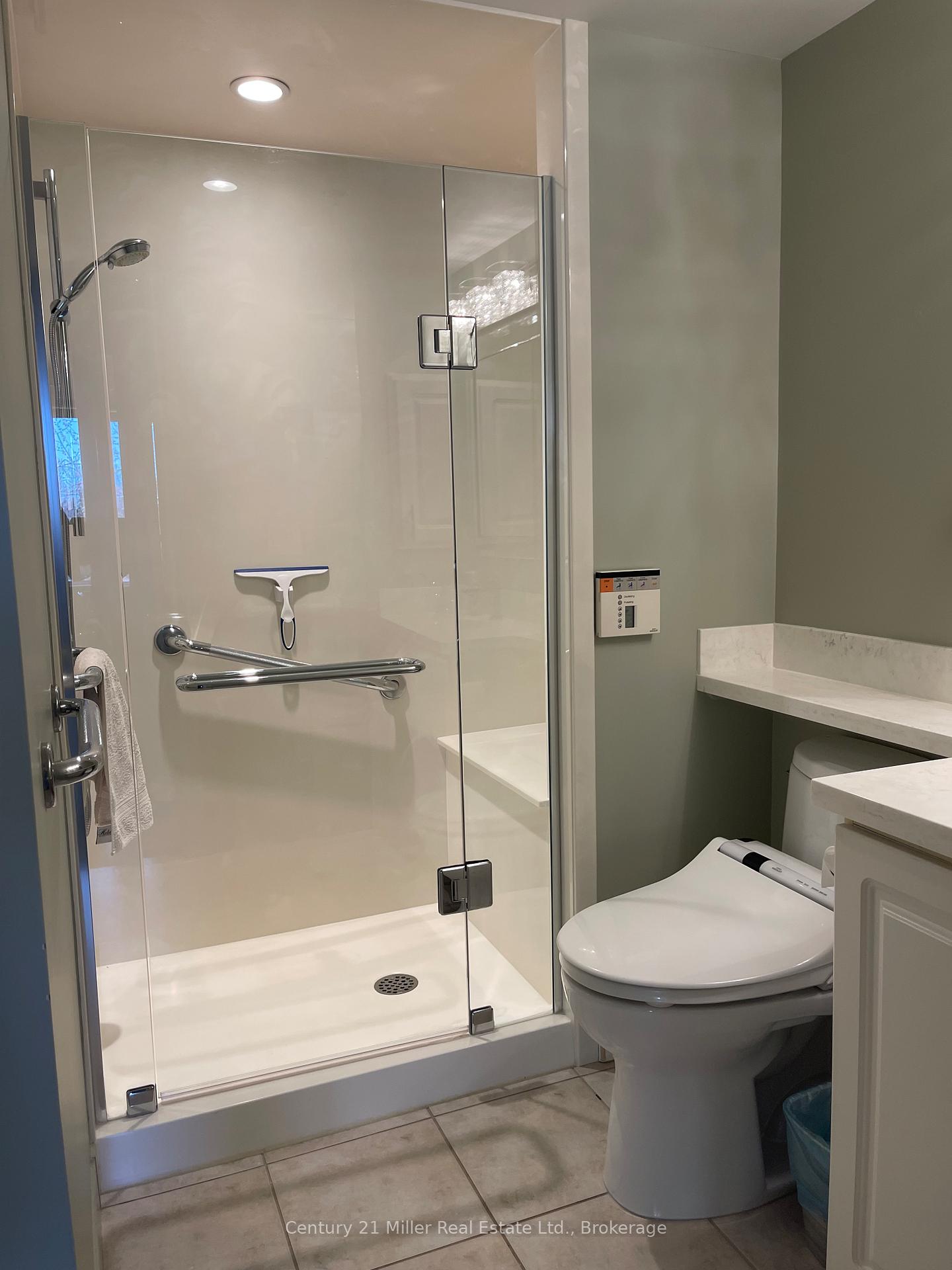 2 Bedrooms Condo at 100 Burloak,  Burlington For sale