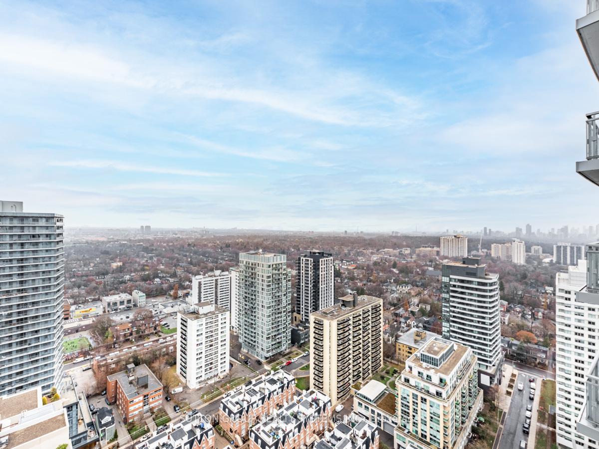 2 Bedrooms Condo at 98 Lillian, Toronto For sale