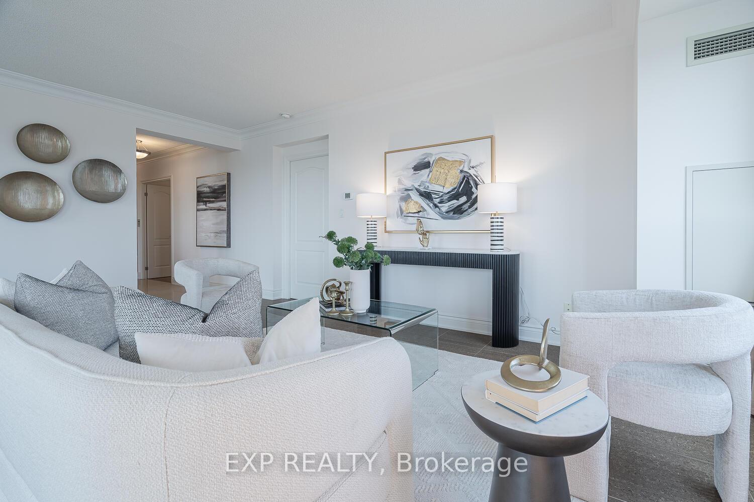 3 Bedrooms Condo at 88 Promenade, Vaughan For sale