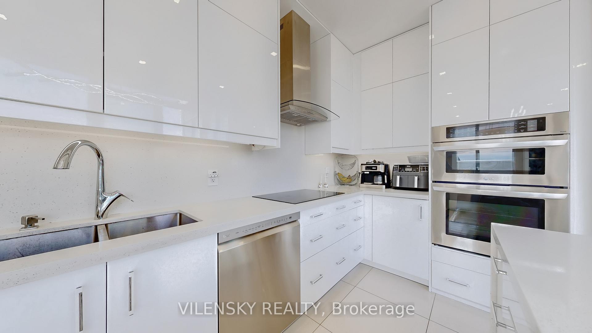 3 Bedrooms Condo at 20 North Park, Vaughan For sale