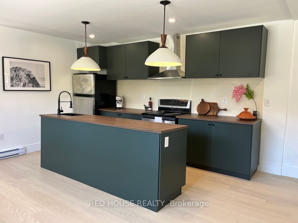 2 Hilldale Road, Toronto, ON M6N 3Y2