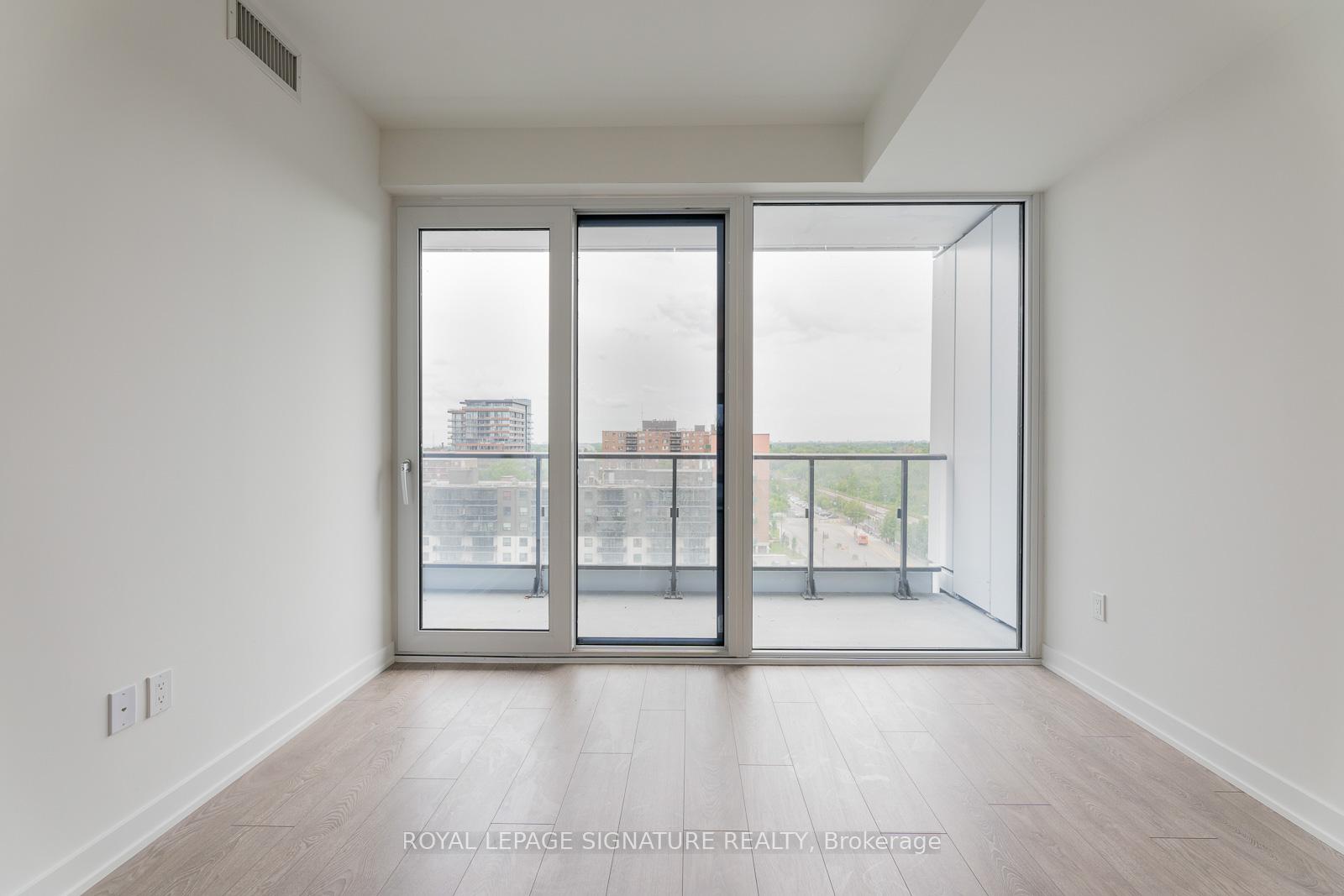 2 Bedrooms Condo at 28 Ann, Mississauga For sale