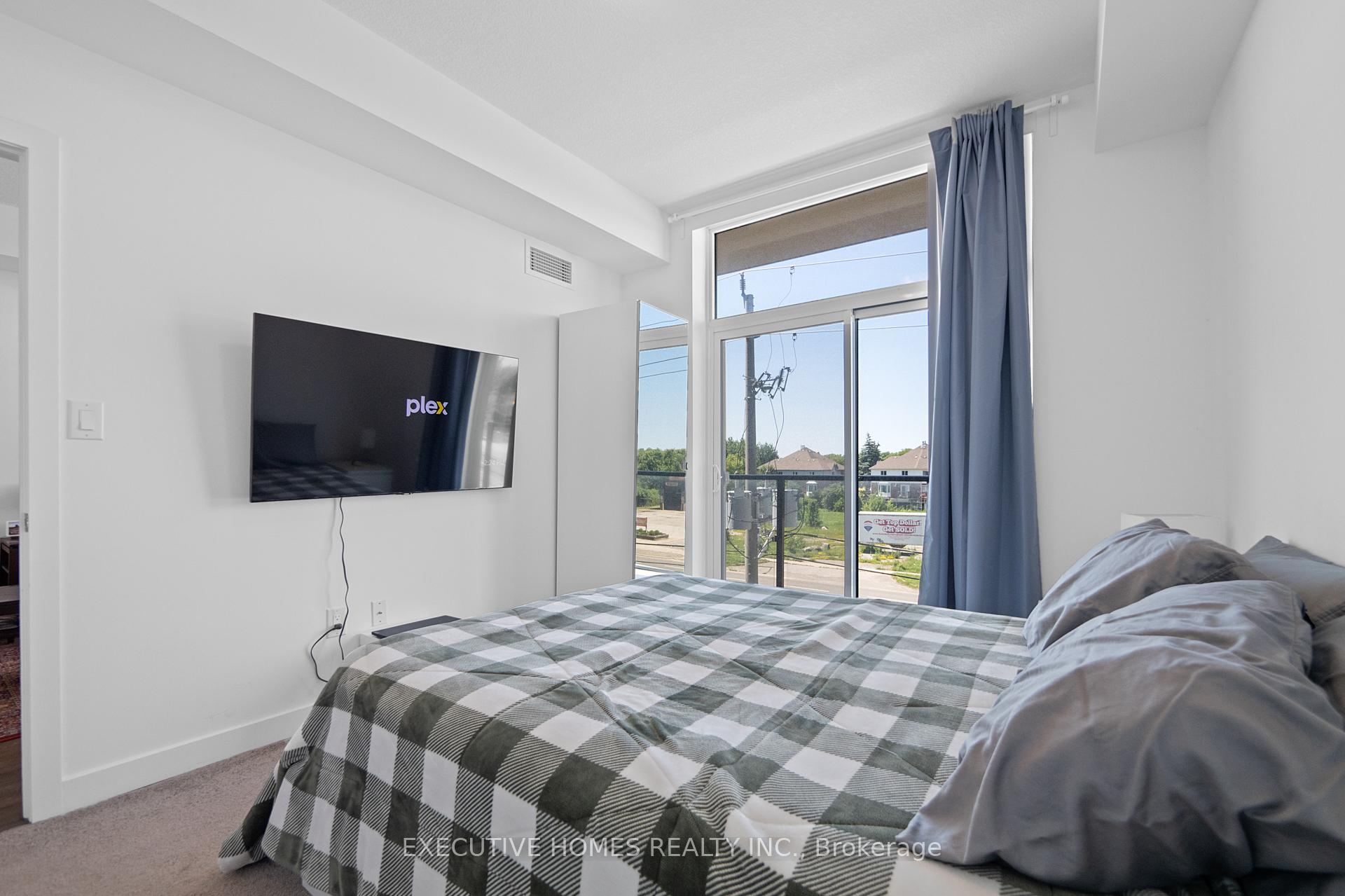 2 Bedrooms Condo at 450 Dundas, Hamilton For sale