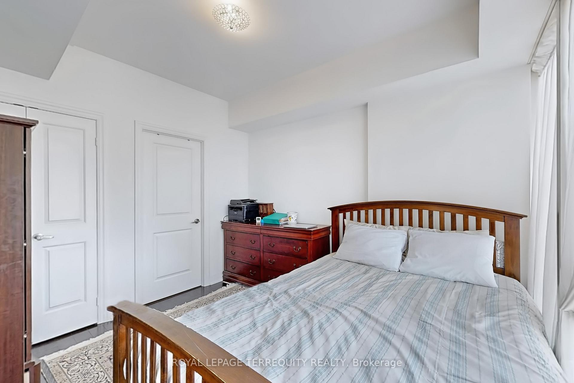 2 Bedrooms Condo at 8 The Esplanade, Toronto For sale