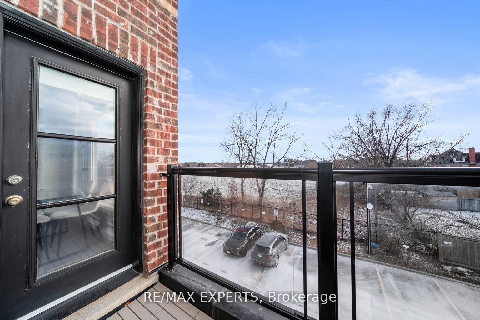 2 Bedrooms Condo at 8167 Kipling, Vaughan For sale