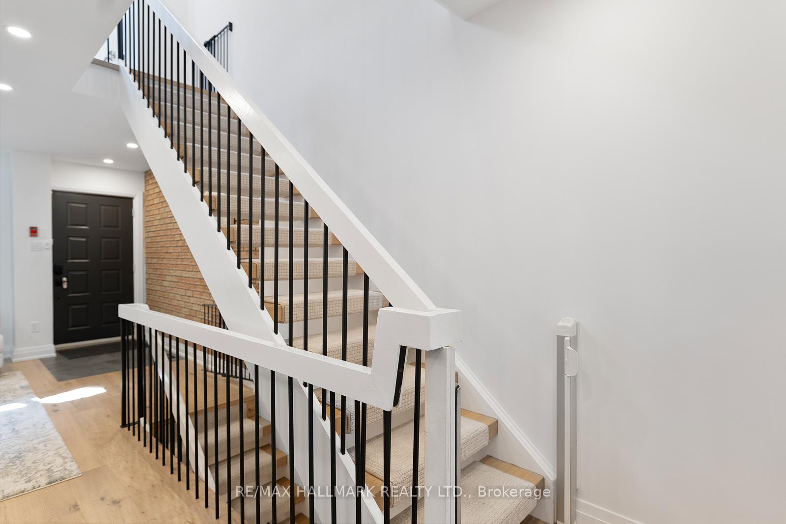 4 Bedrooms Condo at 95 Summerhill, Toronto For sale