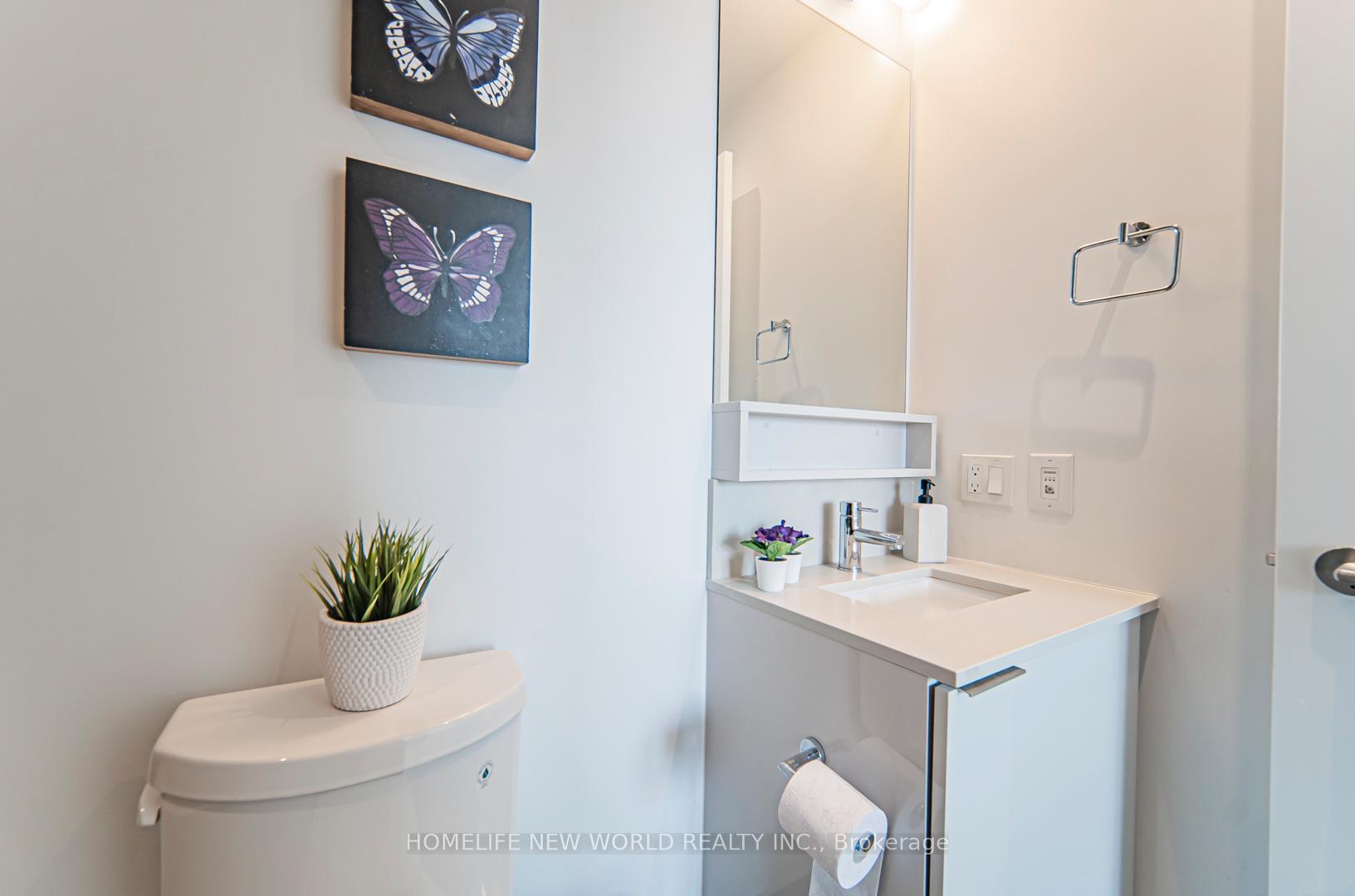 2 Bedrooms Condo at 5 Buttermill,  Vaughan For sale
