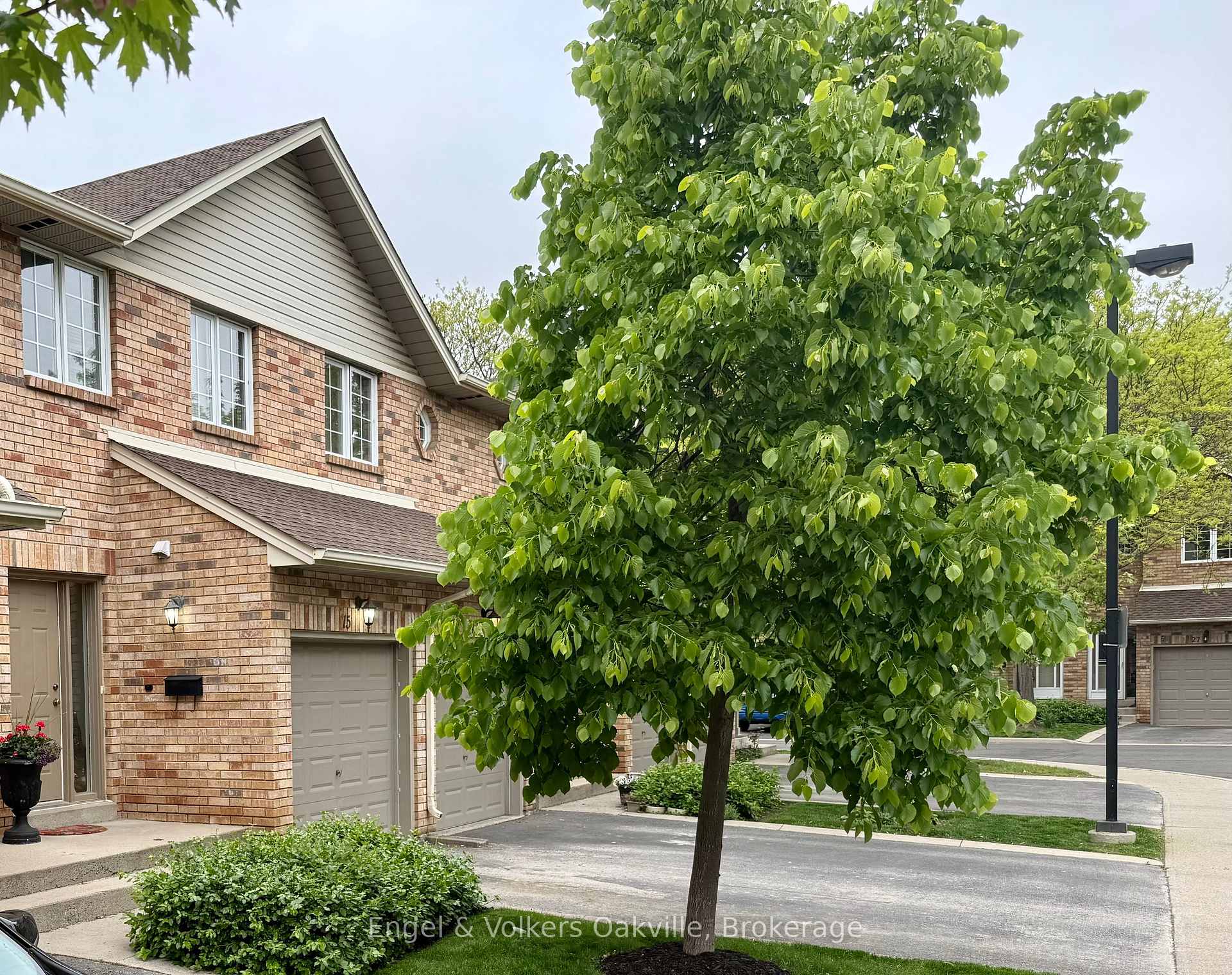 3 Bedrooms Condo at 2015 Cleaver, Burlington For sale