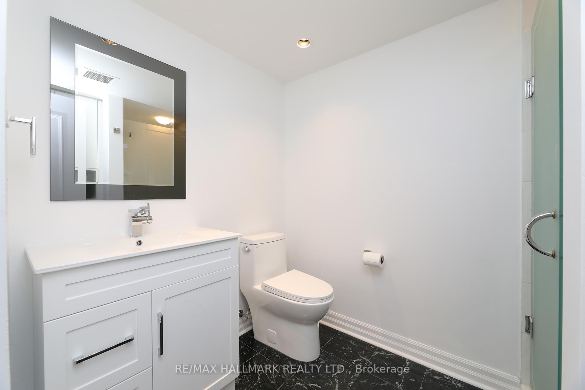 2 Bedrooms Condo at 2727 Yonge, Toronto For sale