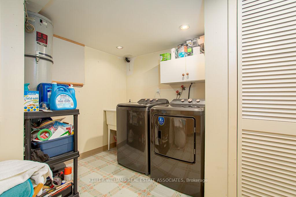 3 Bedrooms Condo at 2216 Upper Middle, Burlington For sale