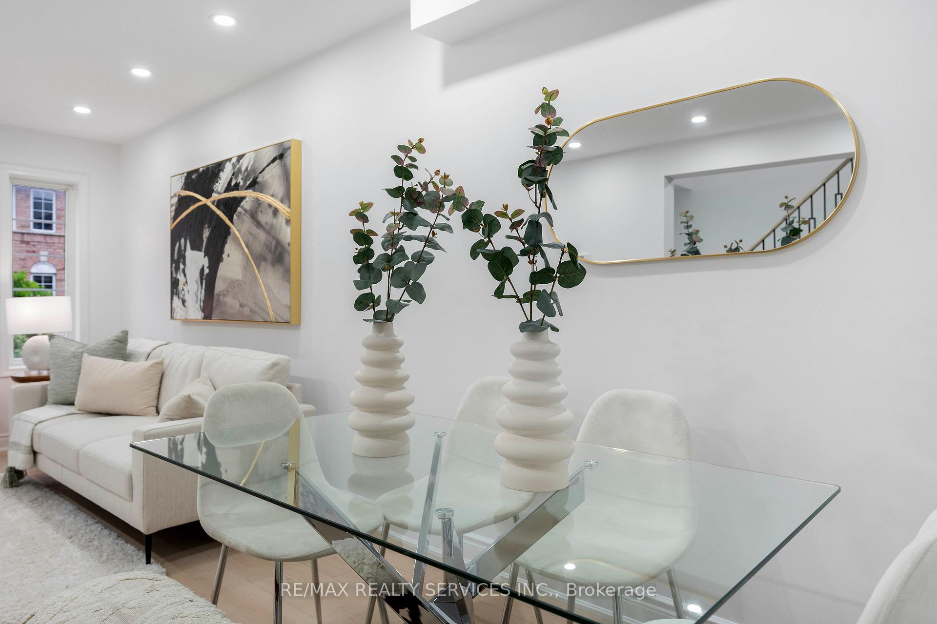 4 Bedrooms Condo at 80 Acorn, Mississauga For sale