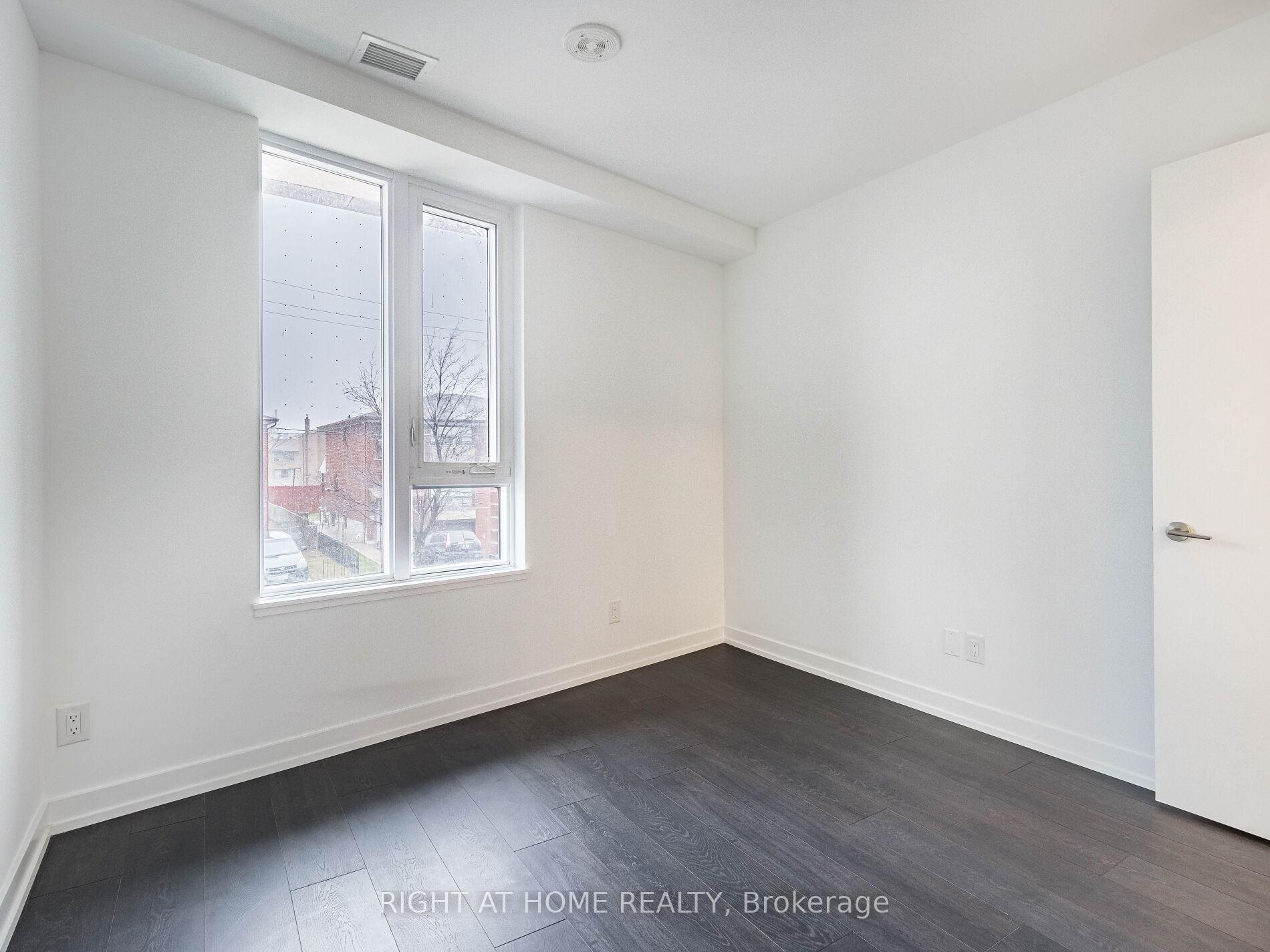 2 Bedrooms Condo at 5 maryport, Toronto For sale