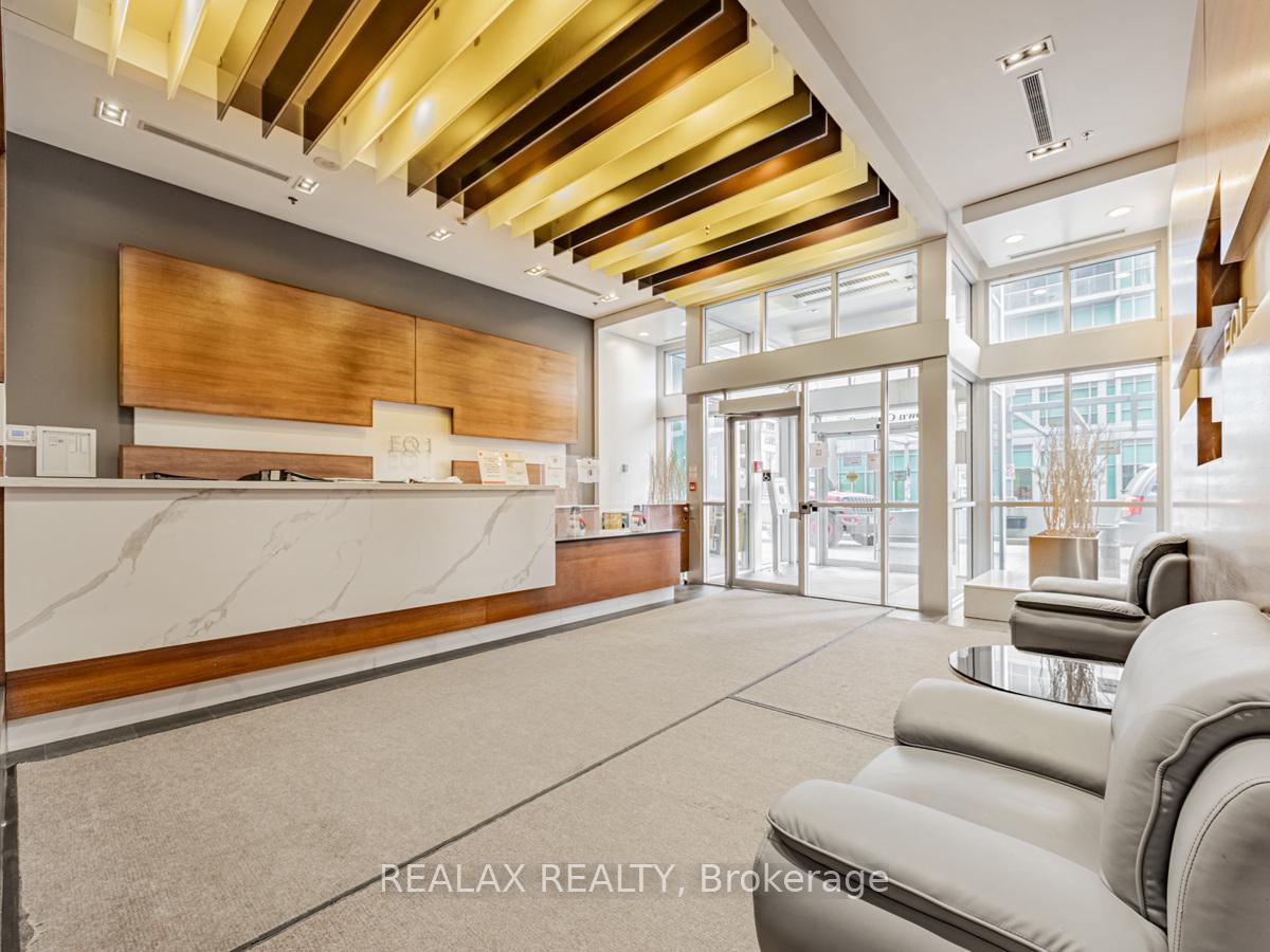 3 Bedrooms Condo at 70 Town Centre,  Toronto For sale