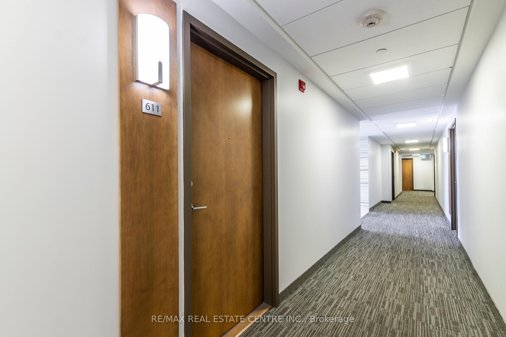 2 Bedrooms Condo at 340 Plains, Burlington For sale