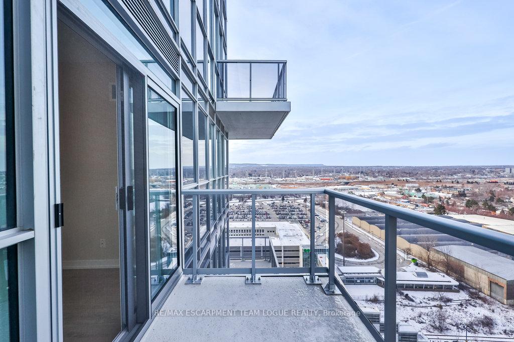2 Bedrooms Condo at 2081 Fairview,  Burlington For sale