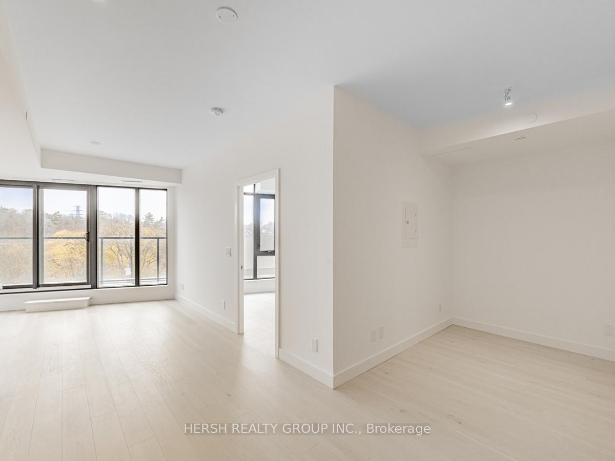 2 Bedrooms Condo at 160 Kingsway,  Toronto For sale