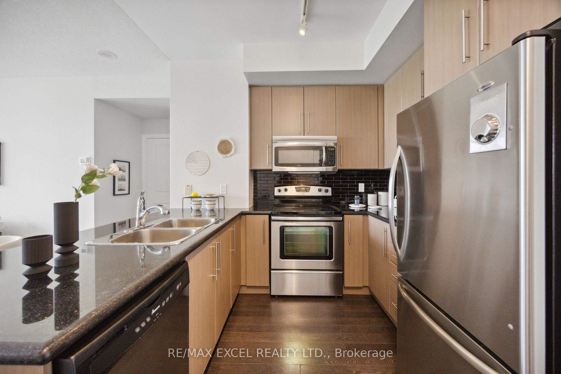 2 Bedrooms Condo at 90 Stadium, Toronto For sale