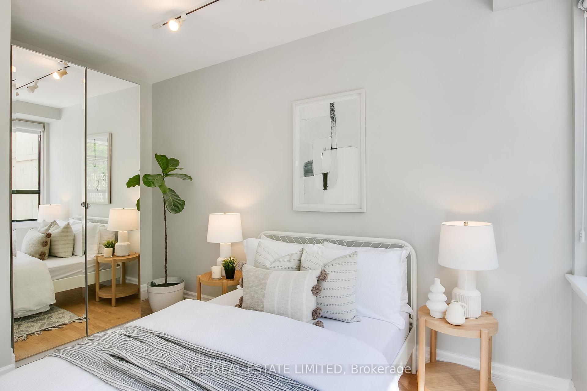 2 Bedrooms Condo at 111 Merton, Toronto For sale