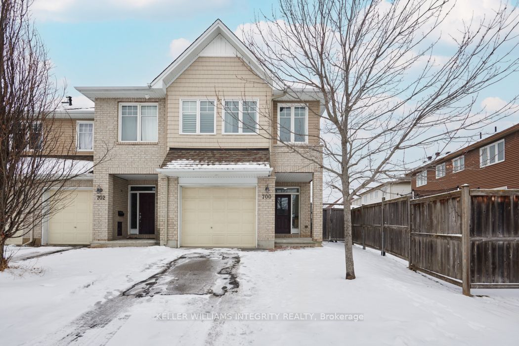 700 Hazelnut Crescent, BlossomParkAirportandArea, ON K1T 0K1