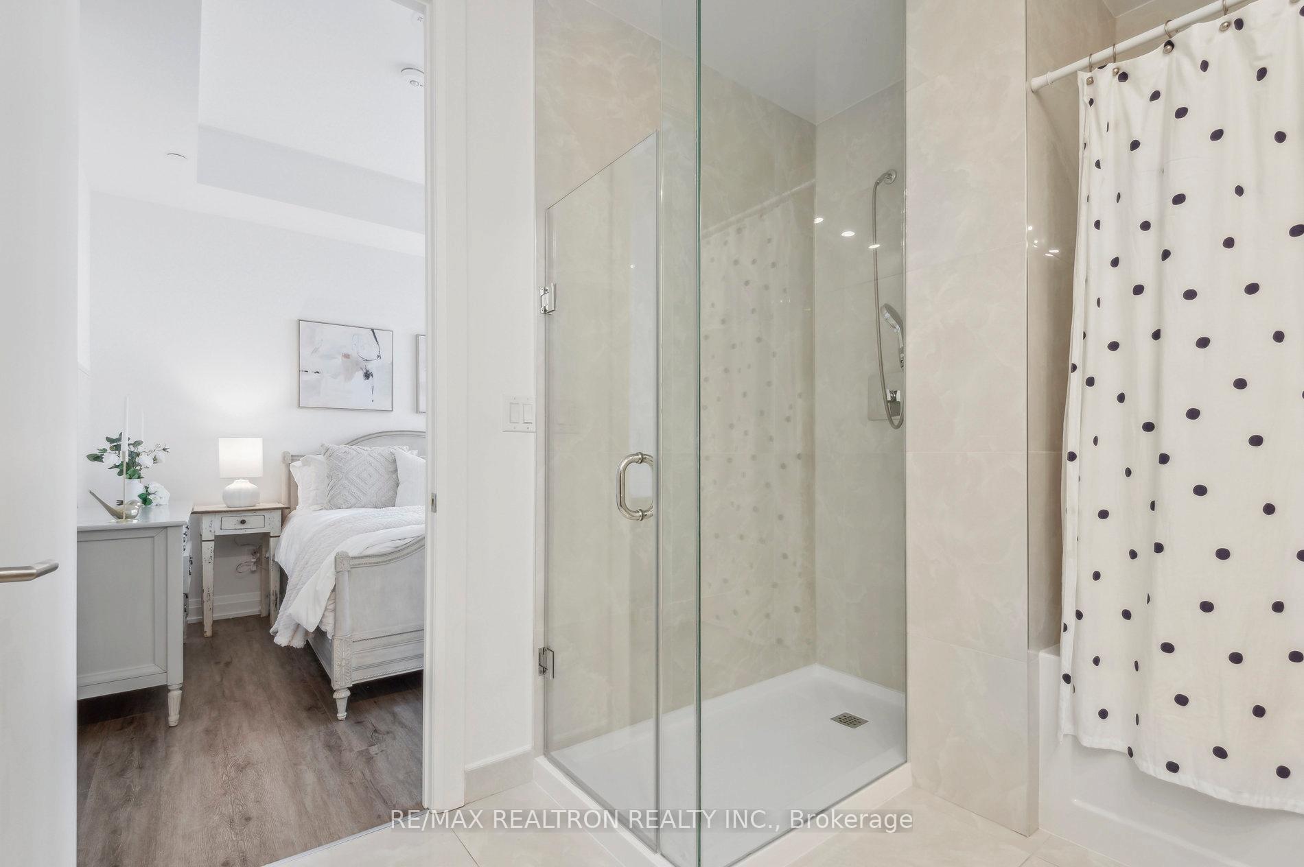 2 Bedrooms Condo at 75 Canterbury, Toronto For sale