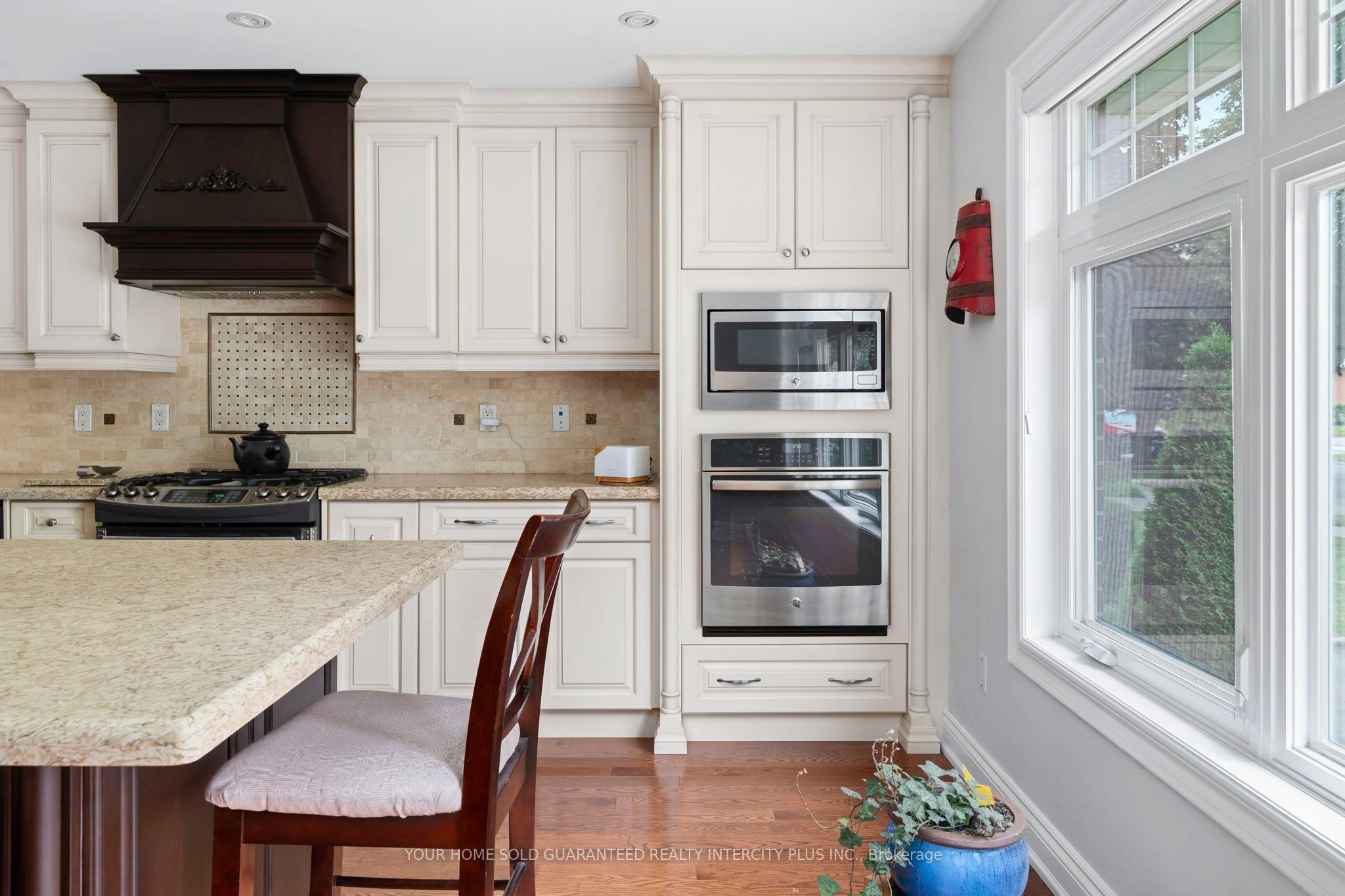8 Neapolitan Drive