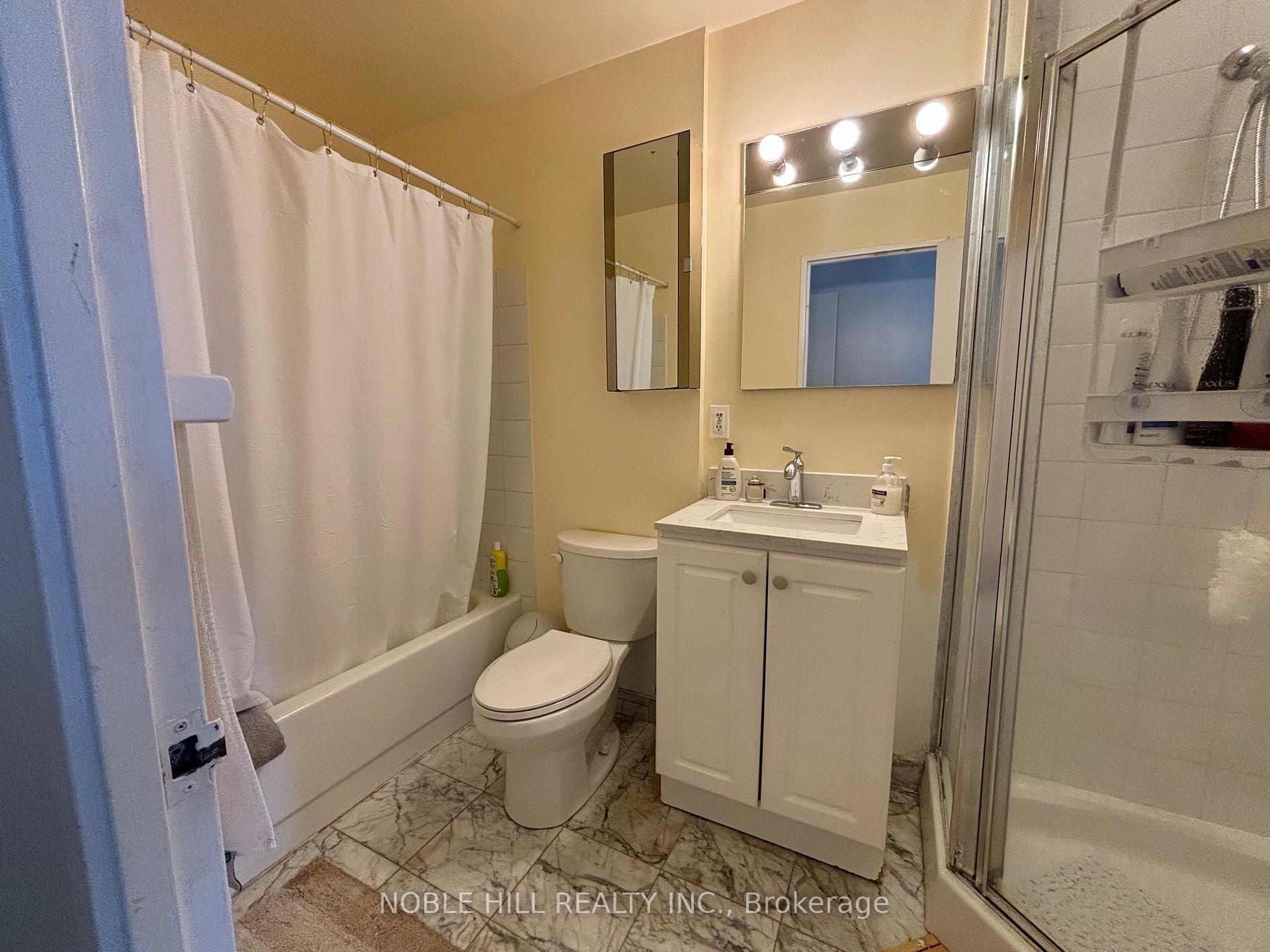 2 Bedrooms Condo at 61 markbrook,  Toronto For sale