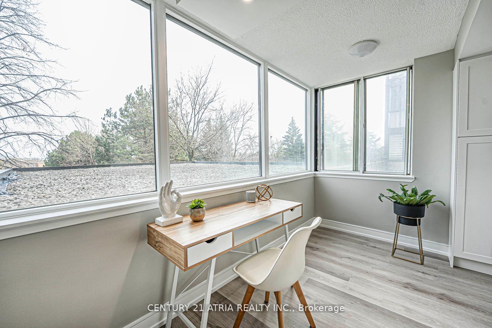 2 Bedrooms Condo at 350 Webb, Mississauga For sale
