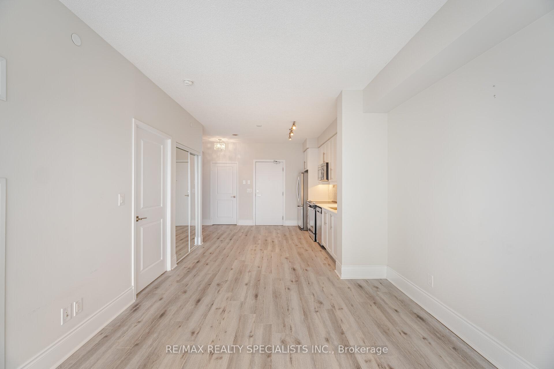 2 Bedrooms Condo at 510 Curran,  Mississauga For sale