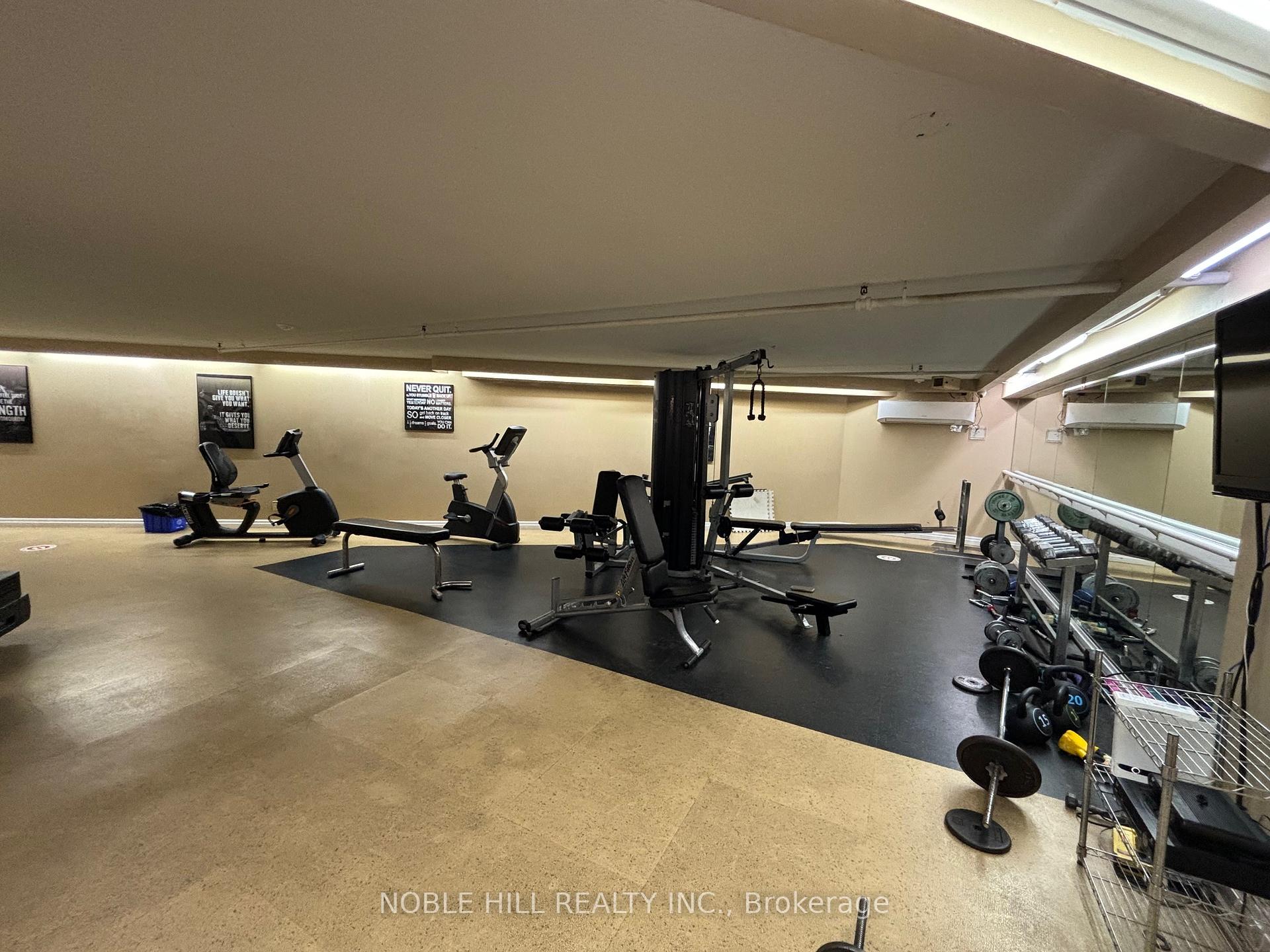 2 Bedrooms Condo at 61 markbrook,  Toronto For sale